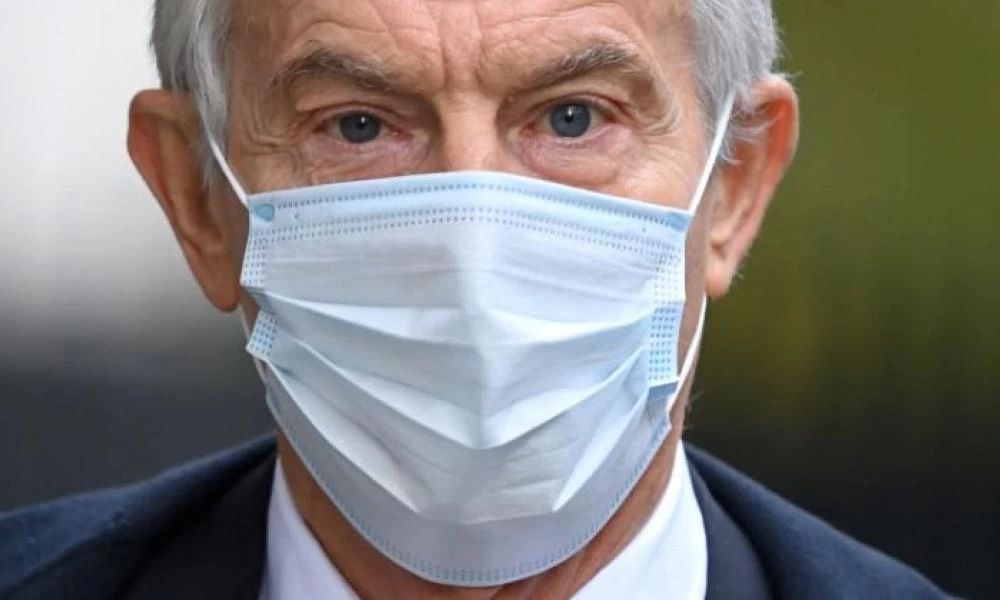 "Δημοκράτης" ο Μπλέρ: Σε καραντίνα οι μη εμβολιασμένοι!